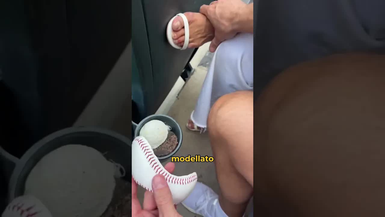 Ha trasformato una palla da baseball in tacchi