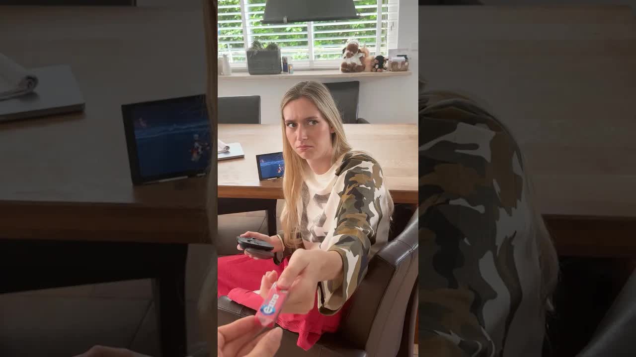 Moeder betrapt zoon op gamen in plaats van studeren