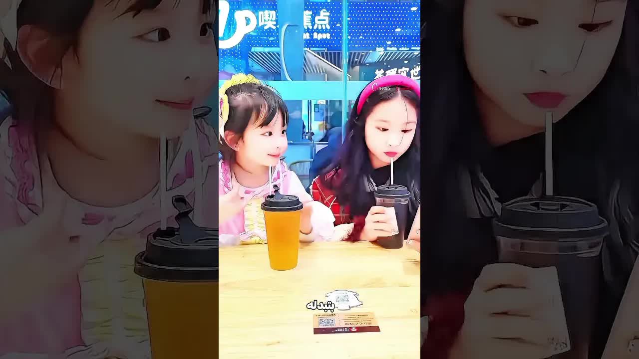 أخت تحب أختها الصغيرة جداً