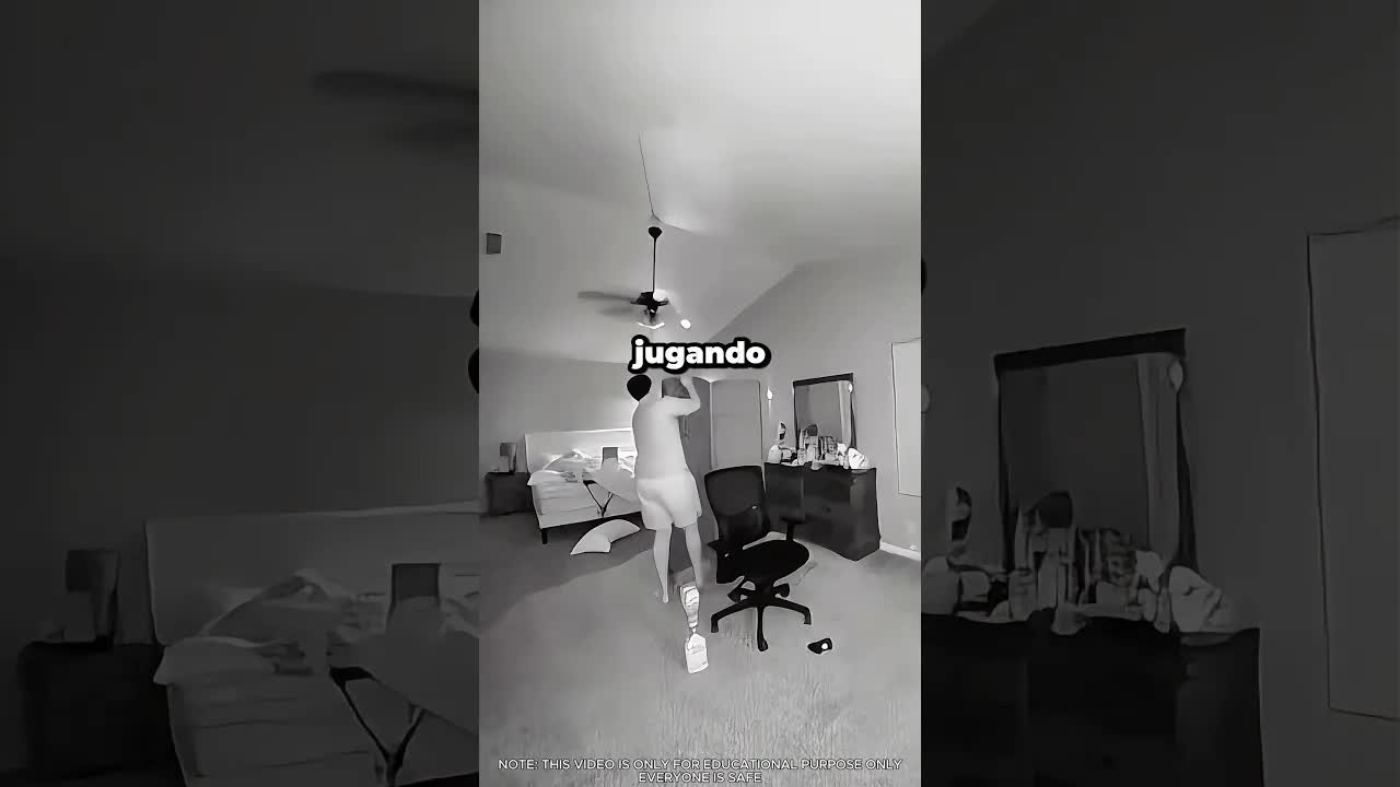 Un niño juega hasta tarde y engaña a sus padres