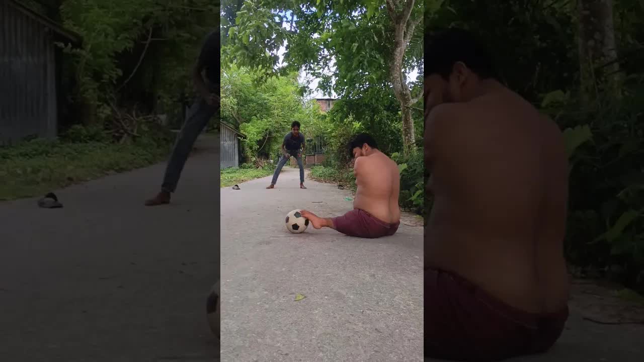 প্রতিবন্ধী রাসেল ফুটবল খেলছেন