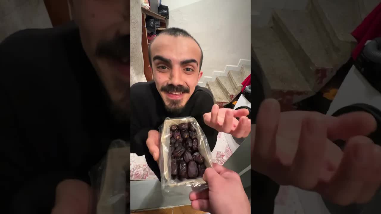 Bayramda Şeker İsteyen Çocuklar ve Amcası