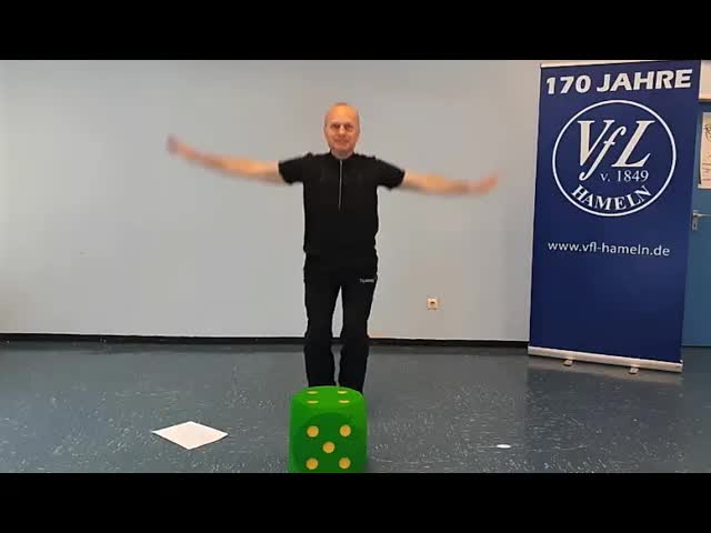 Würfelspiel und Sportübungen für Kinder