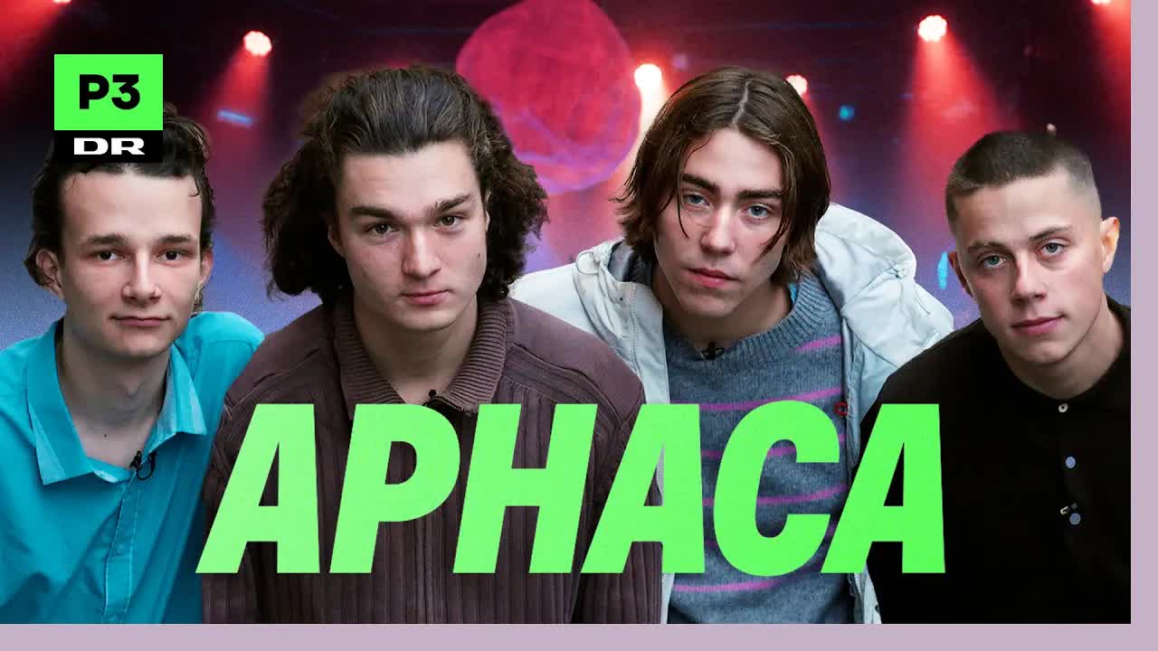 APHACA bag om scenen før koncert i Pumpehuset