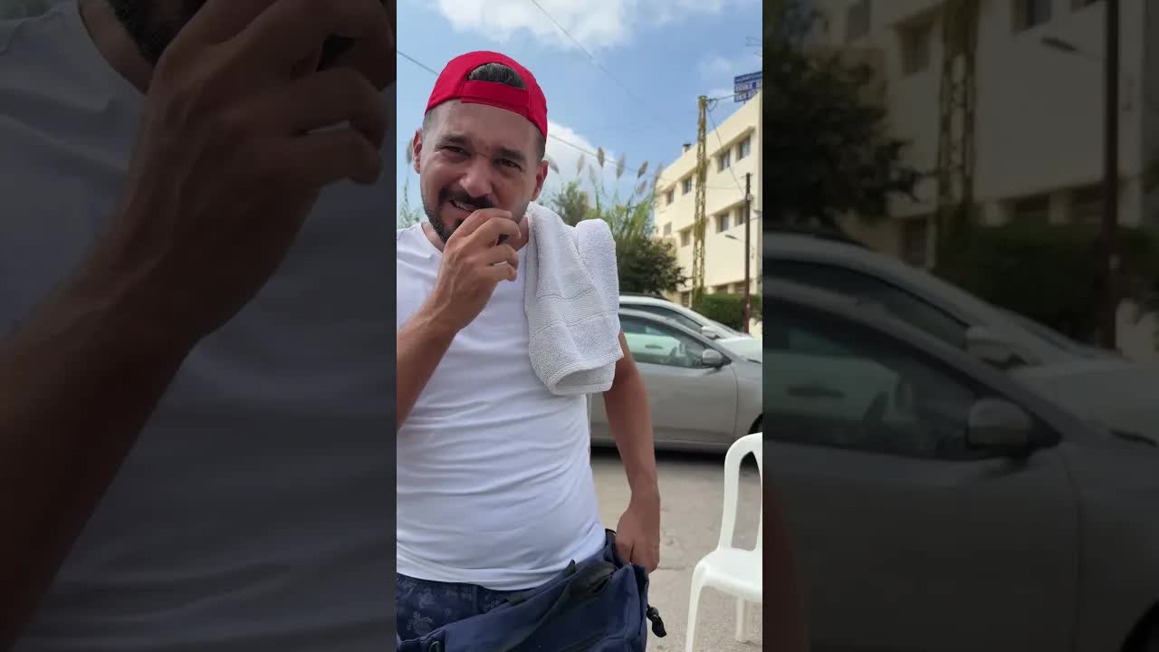 مشهد فكاهي عن خدمة الفاليه باركينج