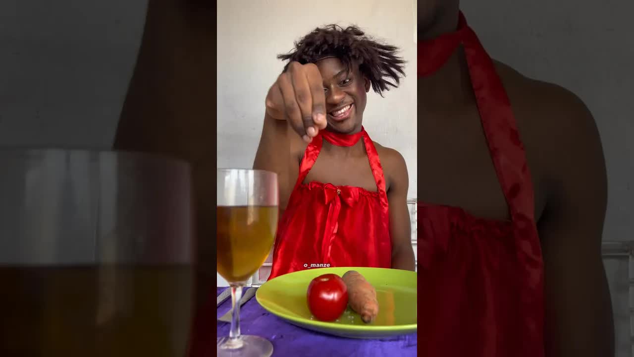 Humor no restaurante com o cachorro Caramelo