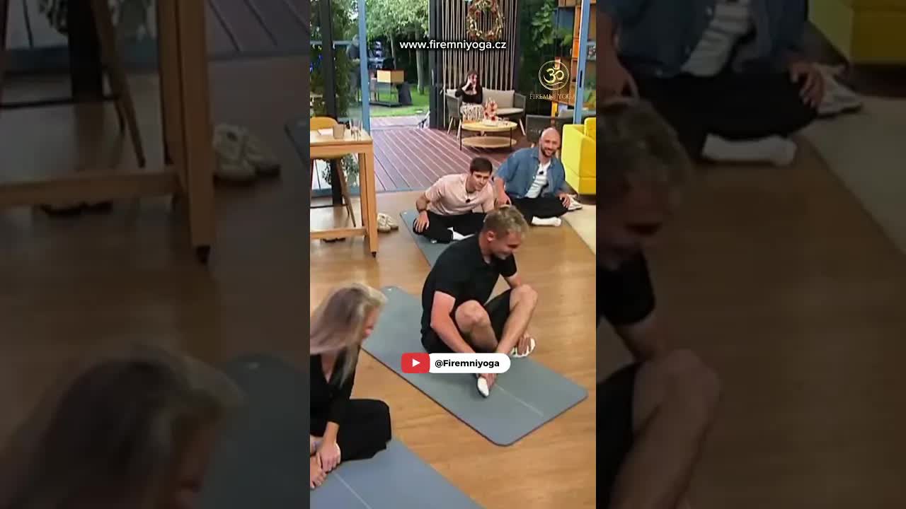 Jógová rozcvička s humorem v ranní show