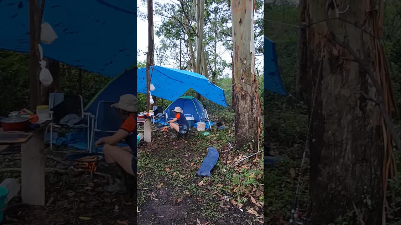 Acampando e pescando no rio com galera