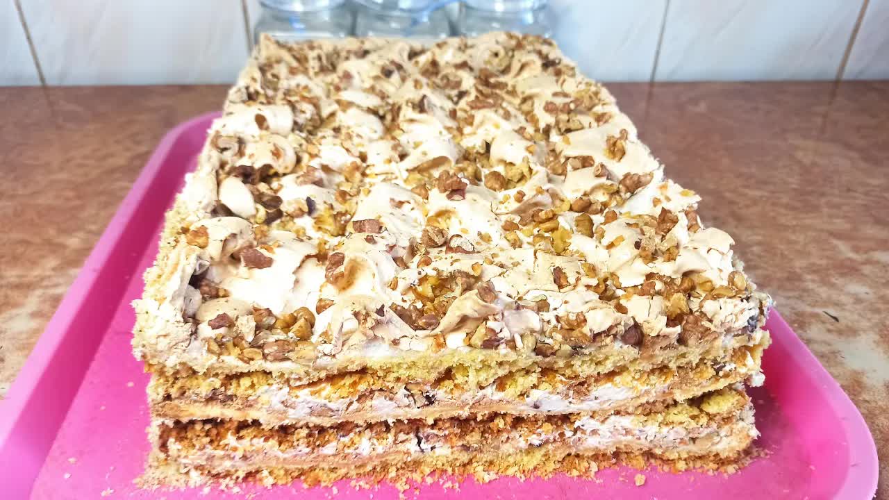 Домашній Київський пляцок з бізе та горіхами