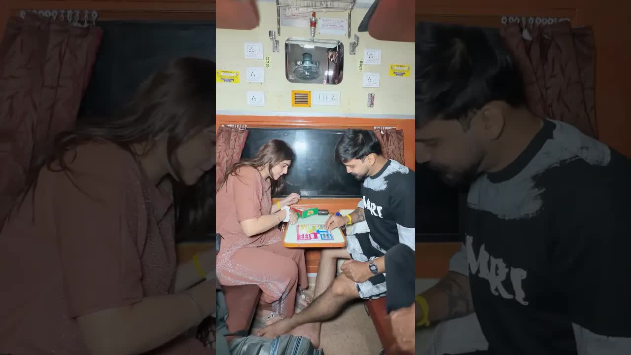 ट्रेन में लूडो खेलते हुए वृंदावन यात्रा
