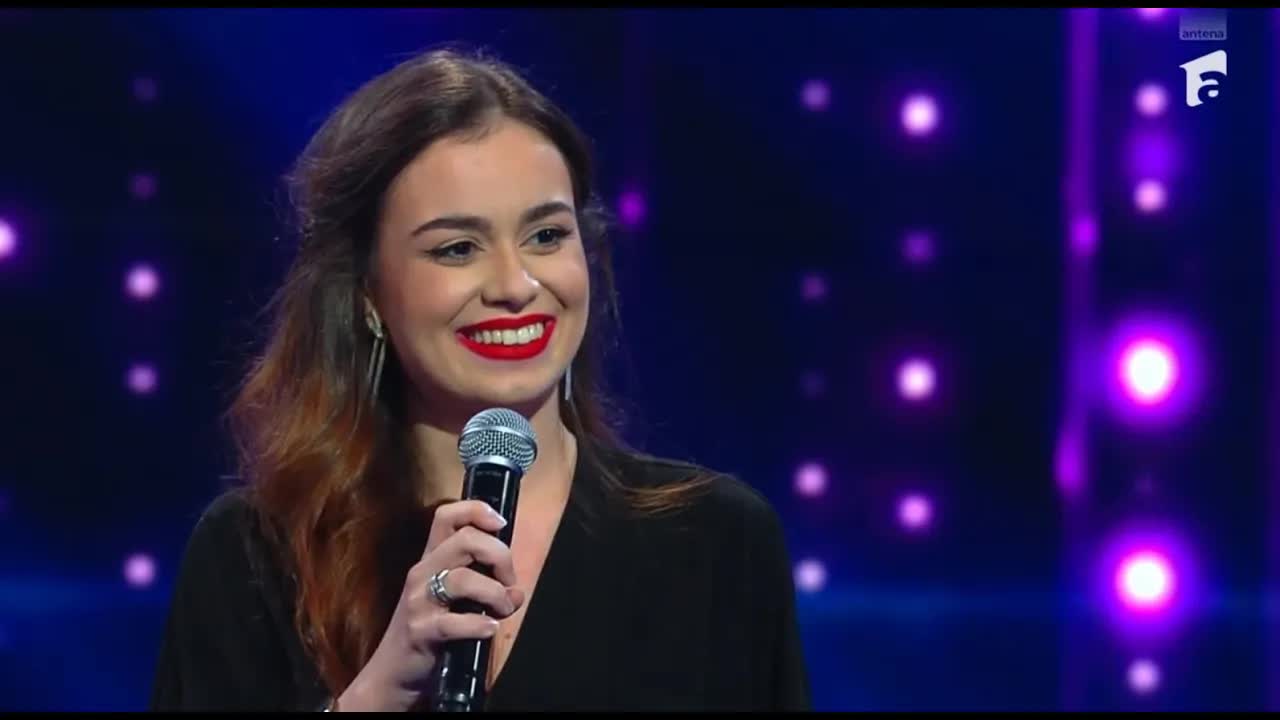 Stand-up despre viața în Cehia și zâmbetele românești