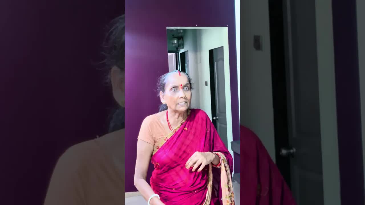 Ghar ki rasoi mein gajar chhilne ka hungama