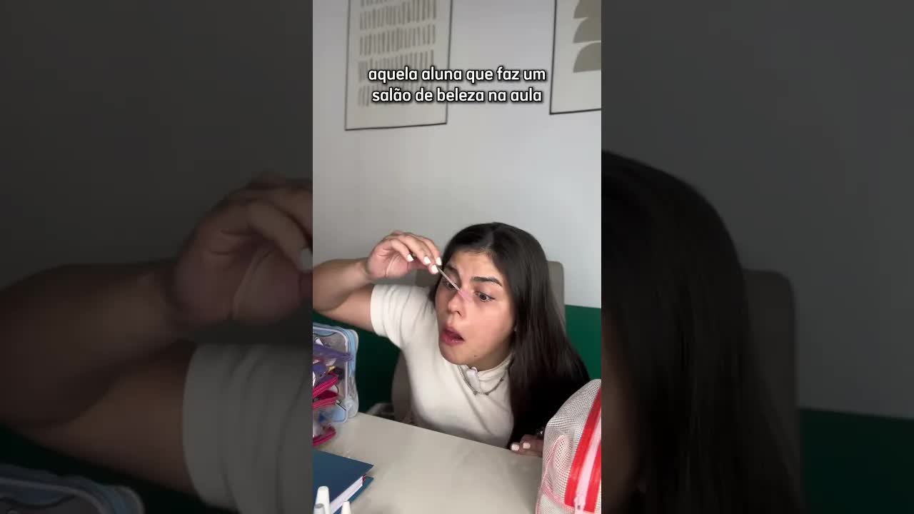 Salão de Beleza na Aula da Escola