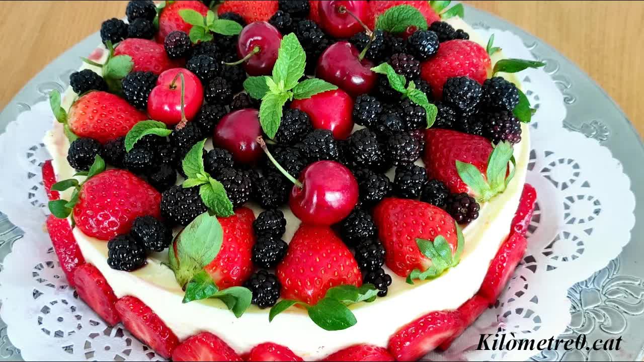 Preparació de pastís de formatge amb fruites sense forn