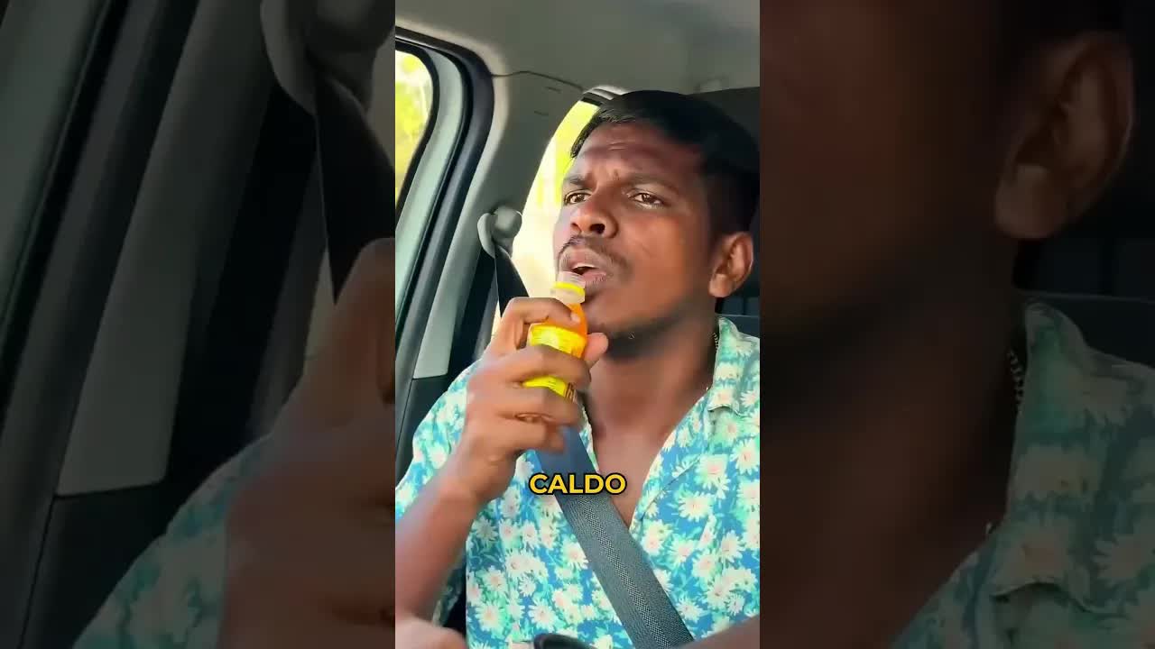 Un uomo beve tutto il succo prima di tornare a casa