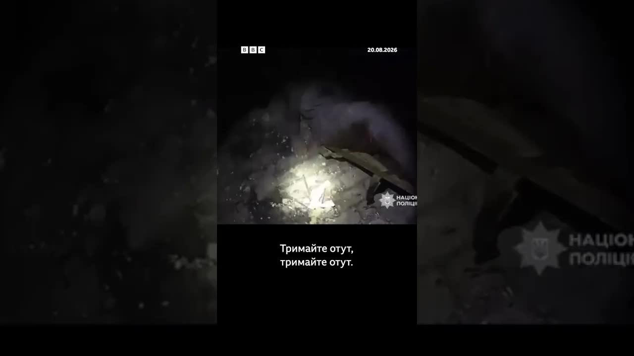 Рятунок чоловіка з-під завалів після обстрілу