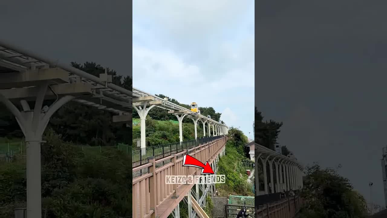 Naik Kereta Terkecil di Dunia Setinggi 10 Meter