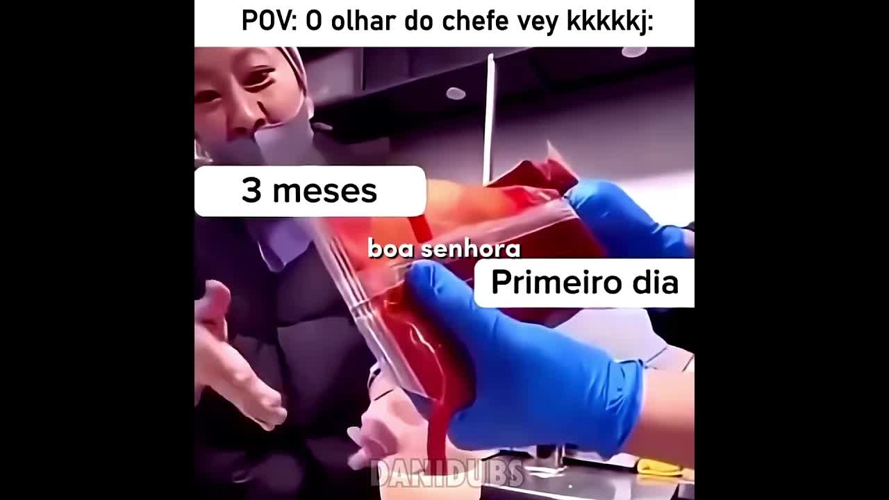 Chefe repreende funcionário por erro com ketchup