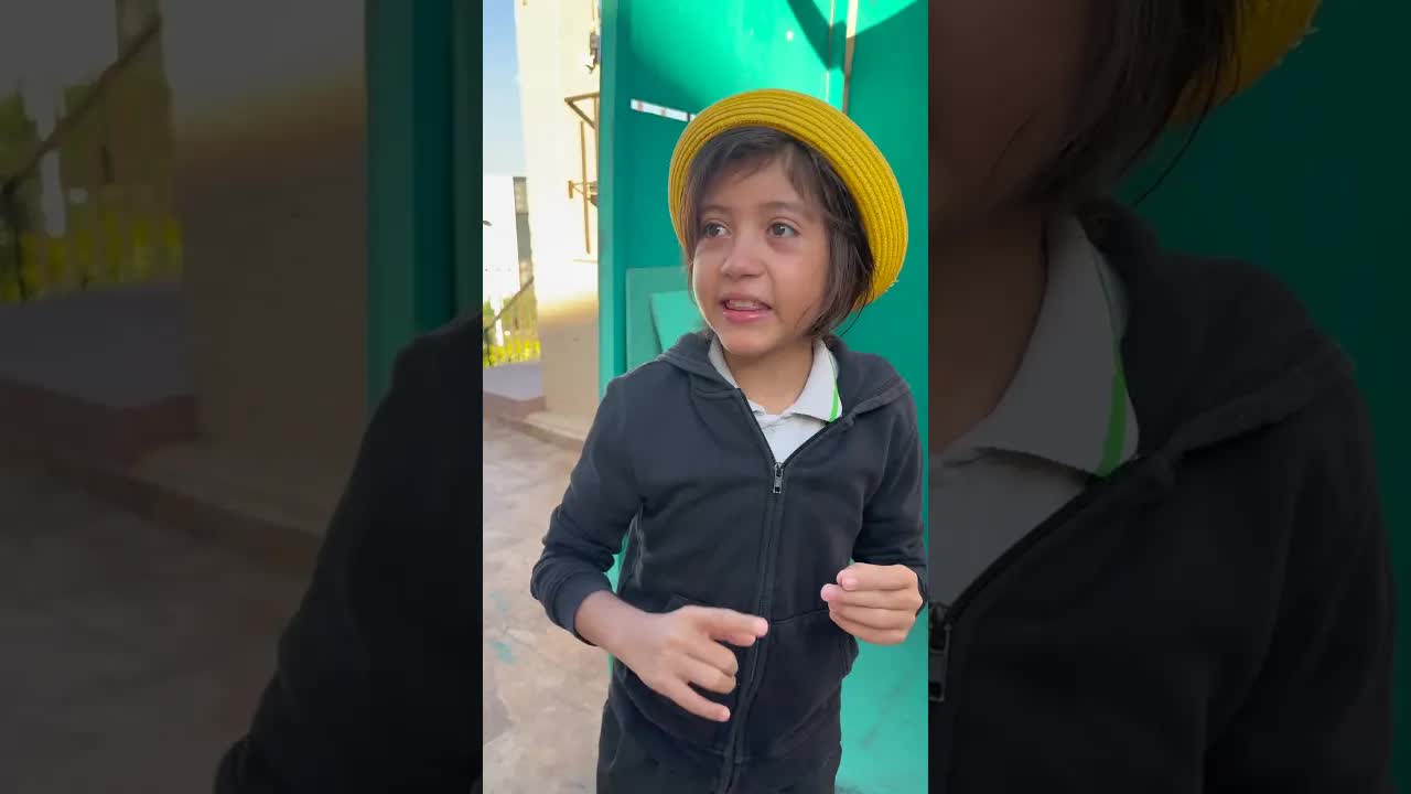 Rescatando un pajarito herido de la caja de botones