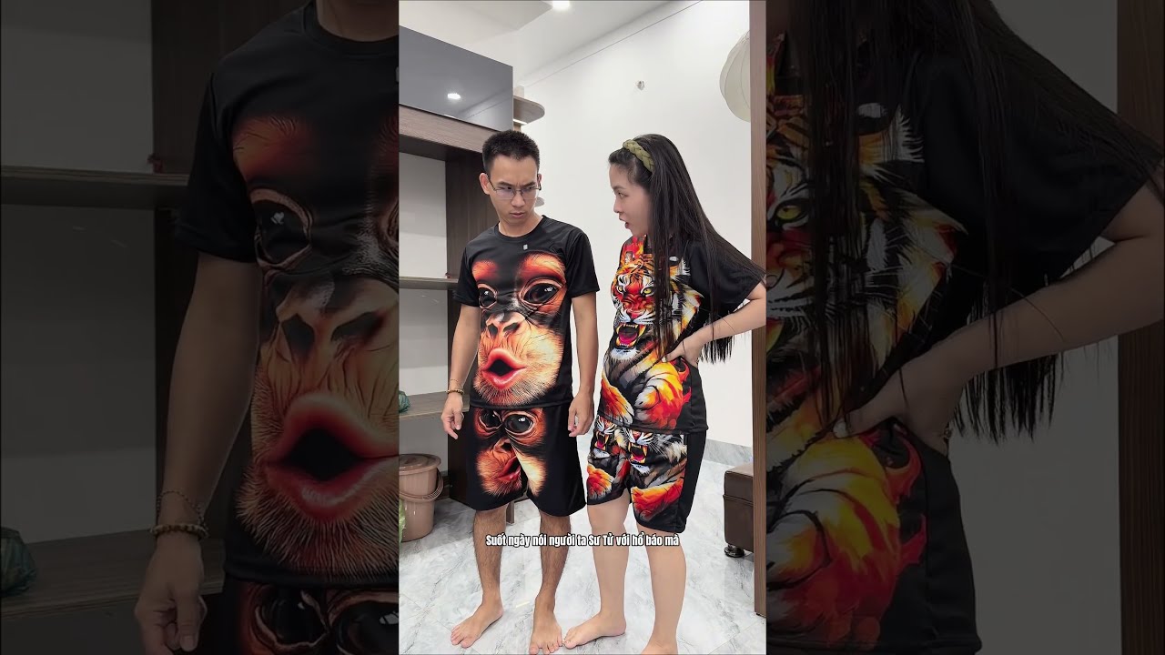 Vợ chồng đùa vui khi thử đồ mới