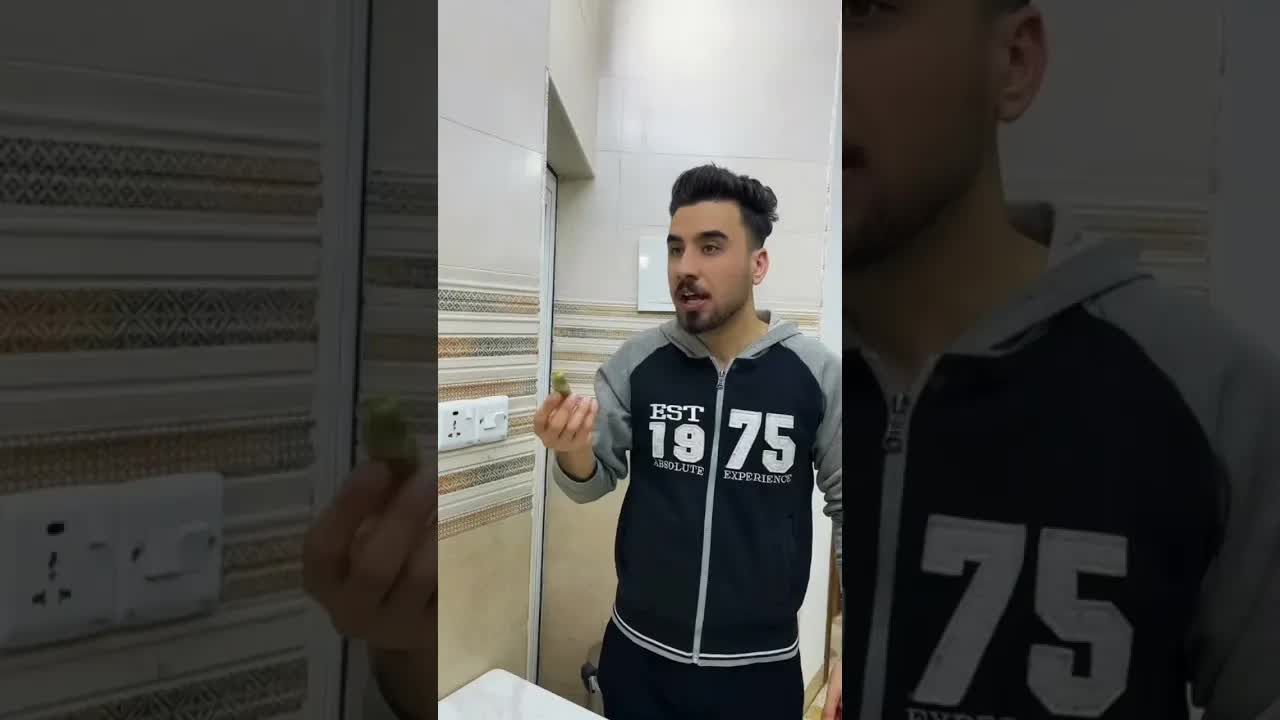أم تفخر بحلوياتها وتطلب المدح
