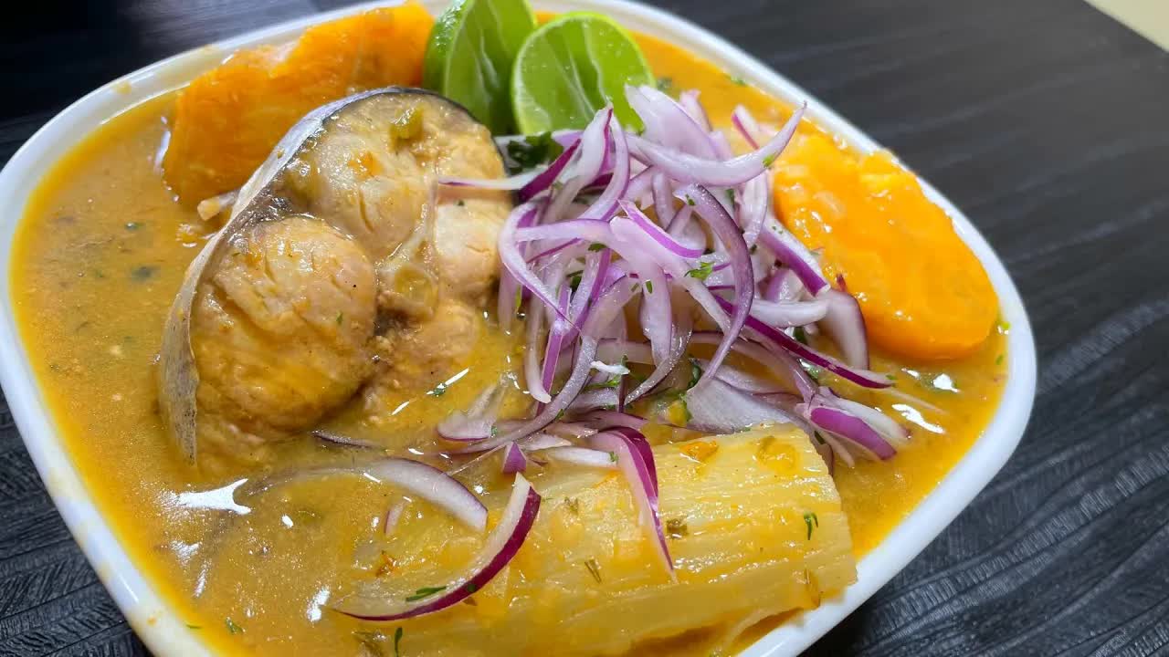 Caldo de bagre ecuatoriano fácil de preparar