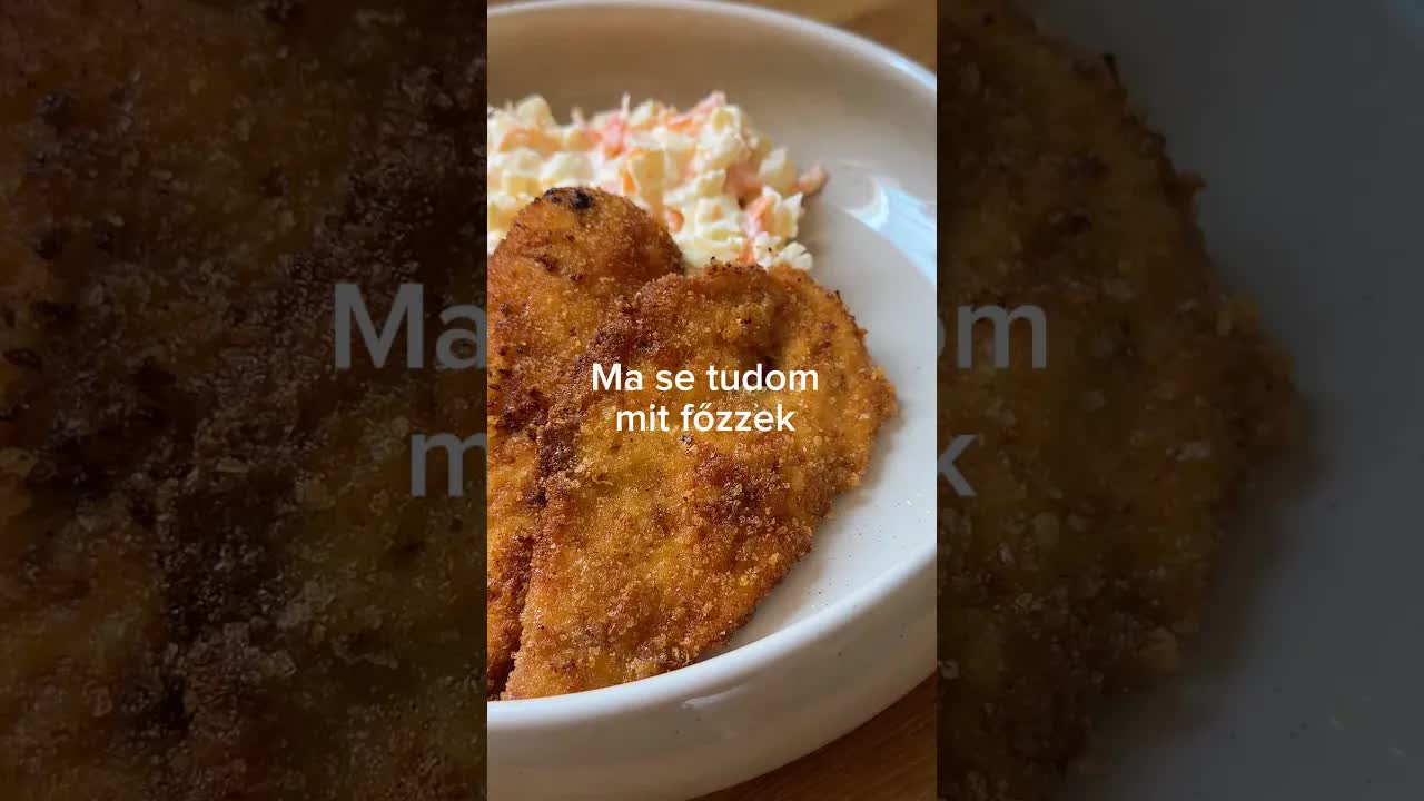 Fűszeres rántott csirke káposztasalátával