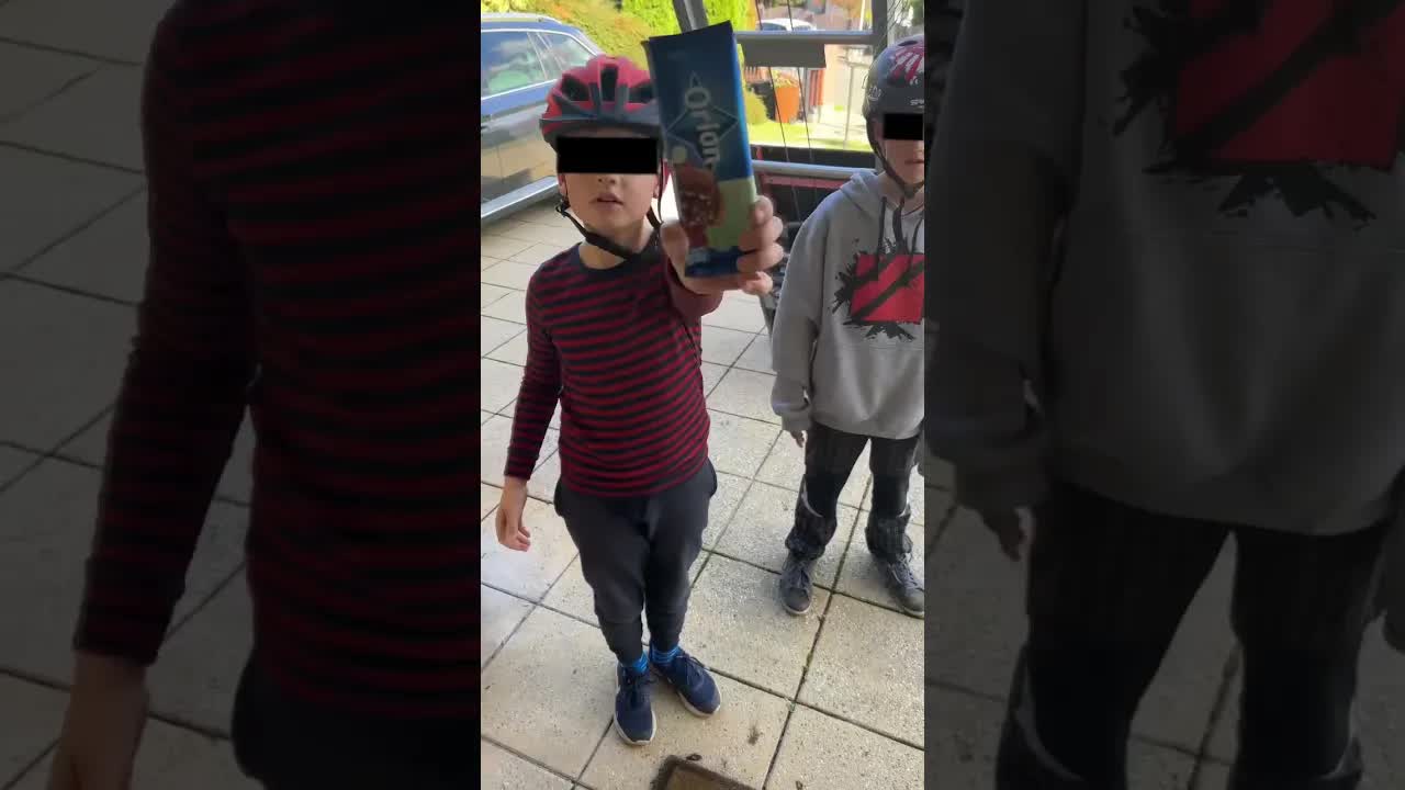 Fanoušci mi lezou na pozemek, vysvětluju hranice