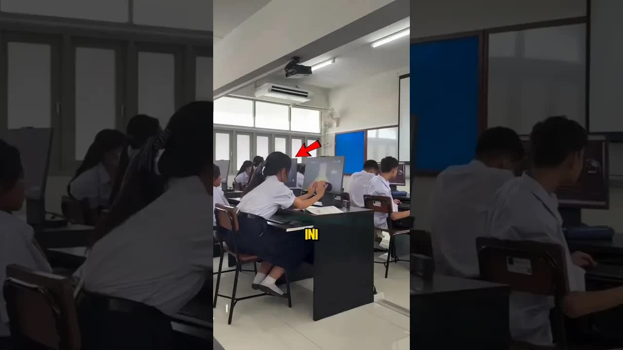 Prank Piano Virtual pada Teman