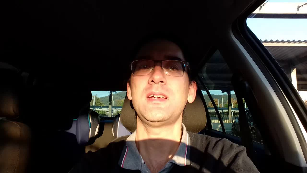 Mi volas aĉeti tekkomputilon kun interŝanĝebla baterio