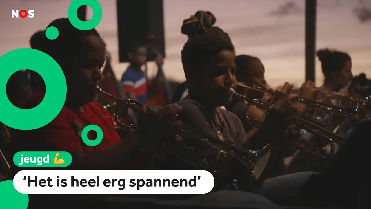 Leerorkest Bonaire treedt op voor koninklijke familie