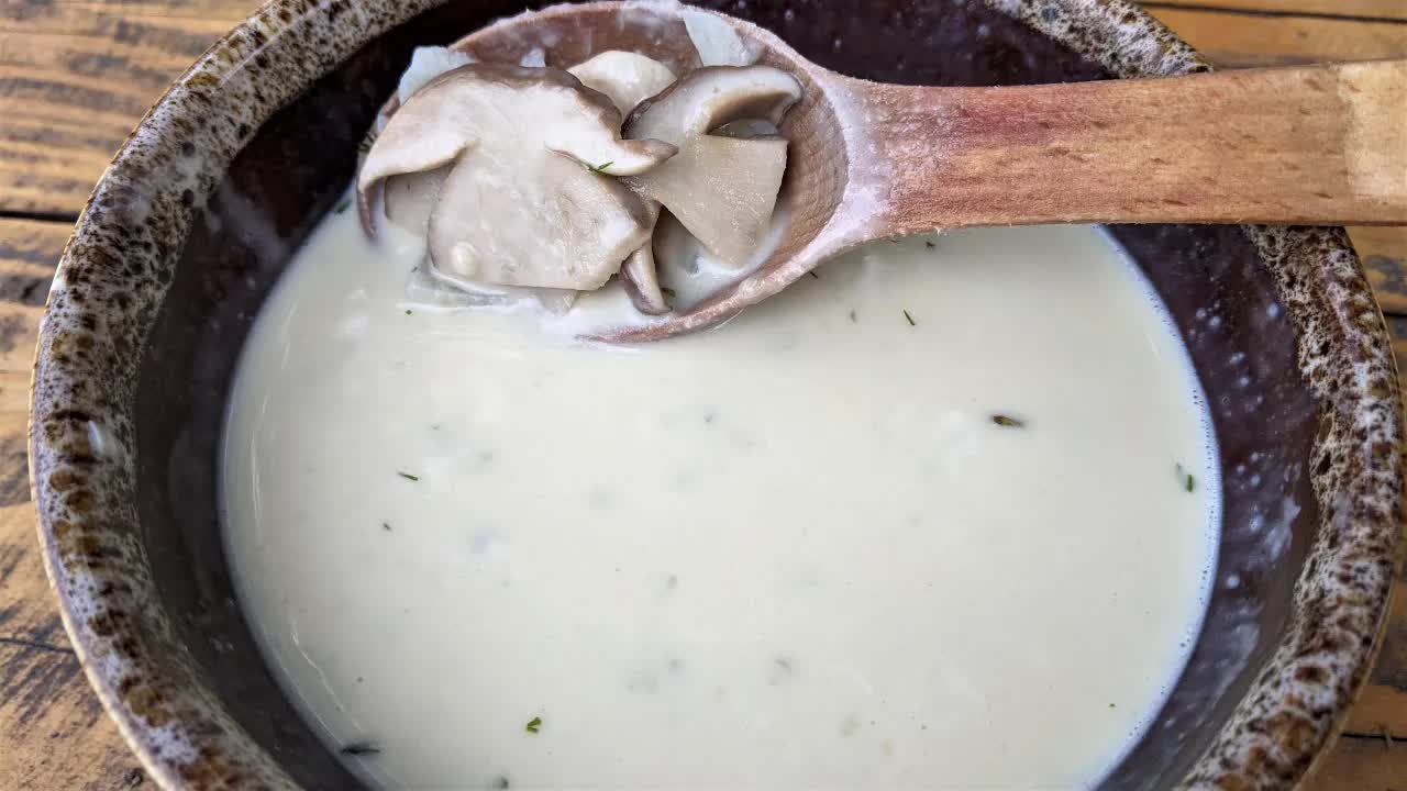 Смачна грибна юшка за рецептом гуцулки Параски