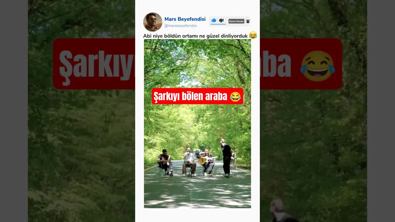 Yolda şarkı söylerken arkadan araba gelince