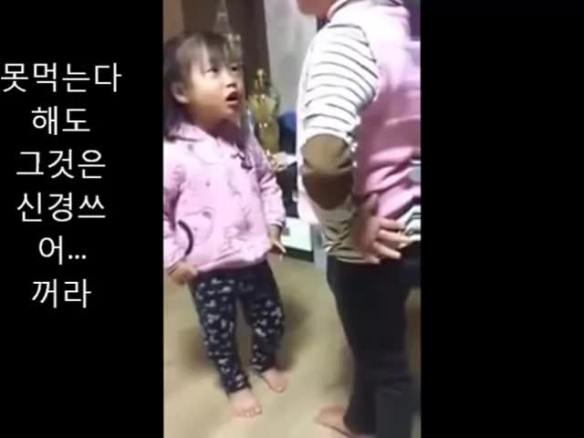 어린 자매의 격렬한 논쟁