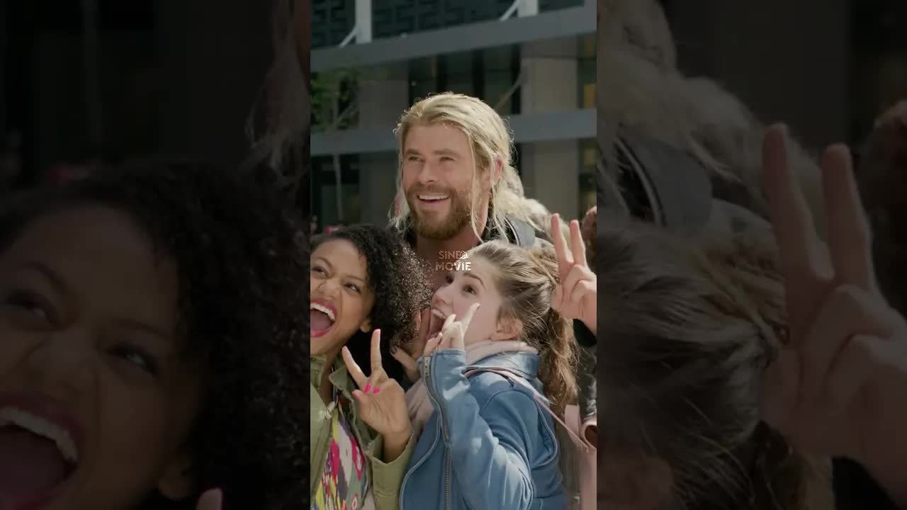 Loki'nin Şemsiyeyle Thor'u Doldurması