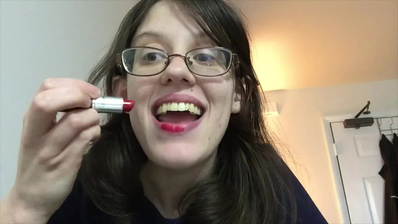 Kiel ŝminki la lipojn en Esperanto
