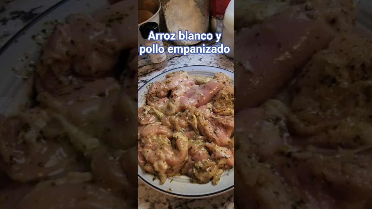 Preparando arroz y pollo empanizado en casa