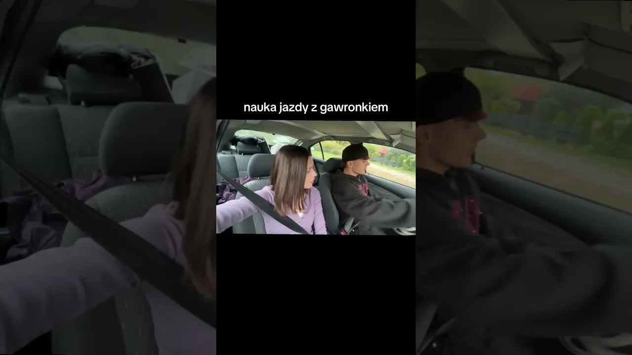 Gawronek uczy się jeździć samochodem