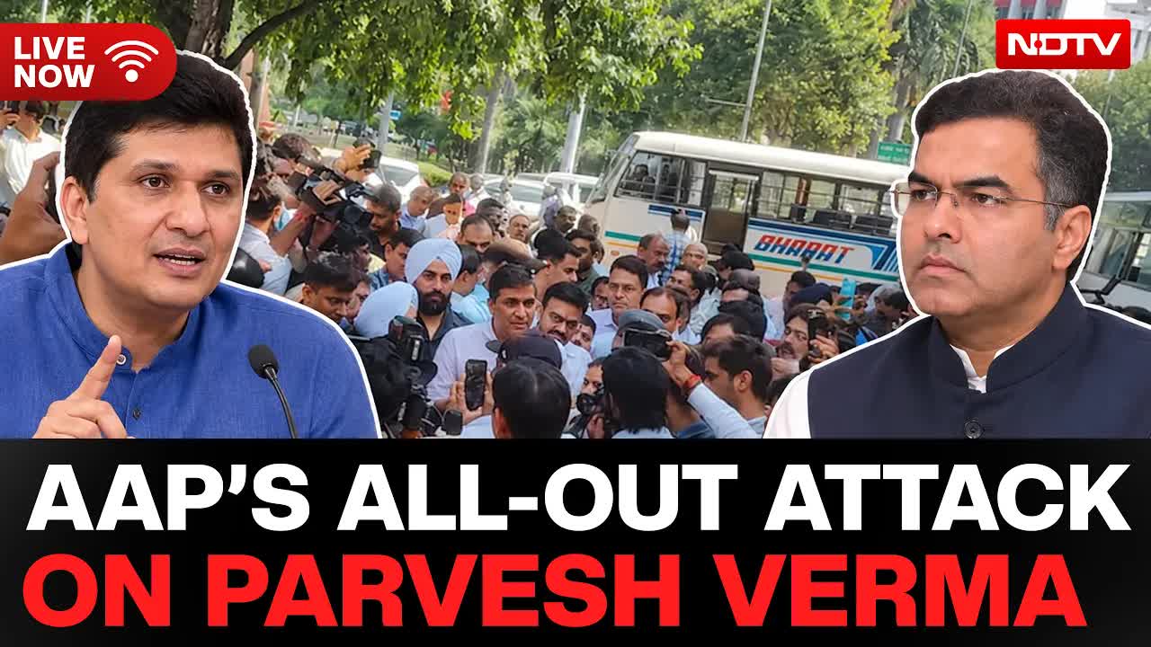 AAP नेता सौरभ भारद्वाज द्वारा पुलिस मुख्यालय पर प्रदर्शन