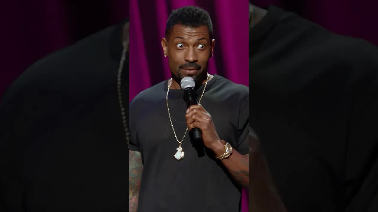 Black friends splitting the restaurant bill