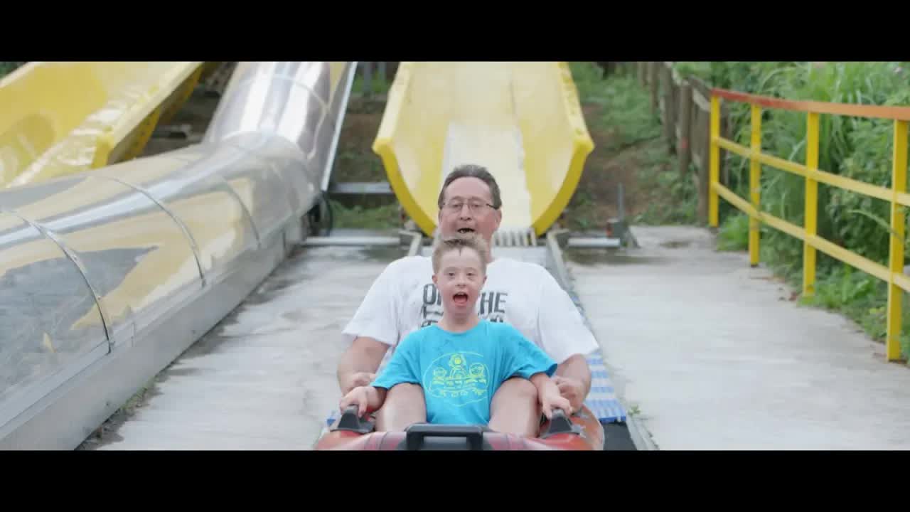 Ein Tag mit einem behinderten Kind im Park