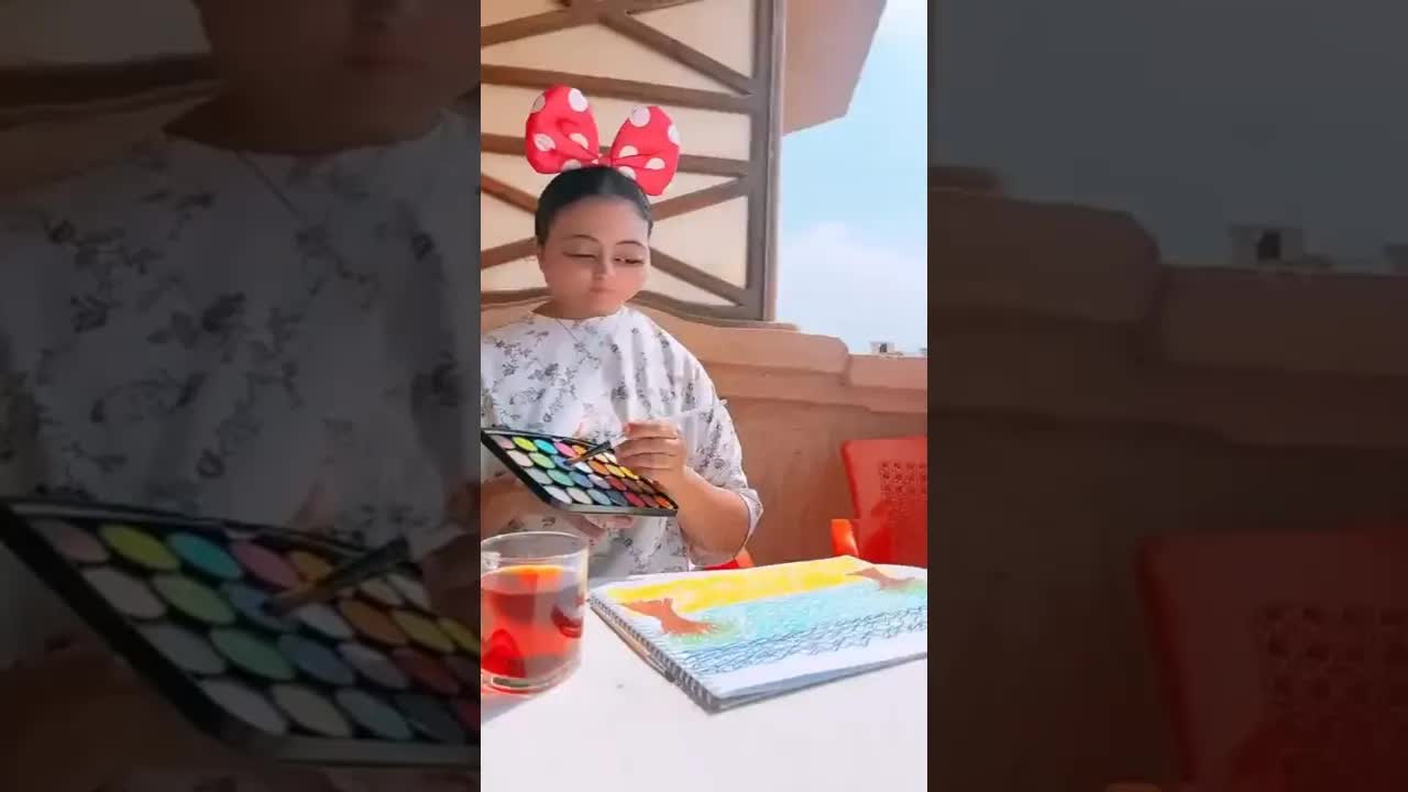 أخ يطلب من أخته أن ترسمه مقابل مال