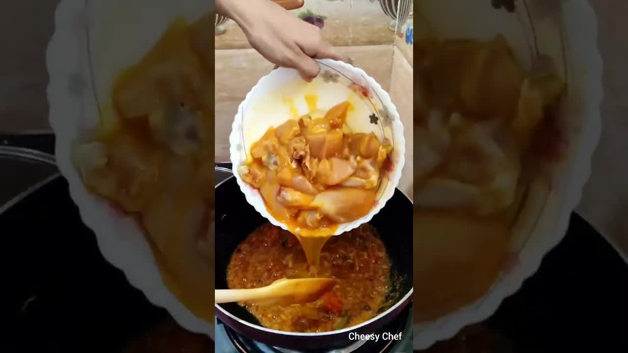 কাজের খালার সাদা খিচুড়ি ও মুরগির কারি