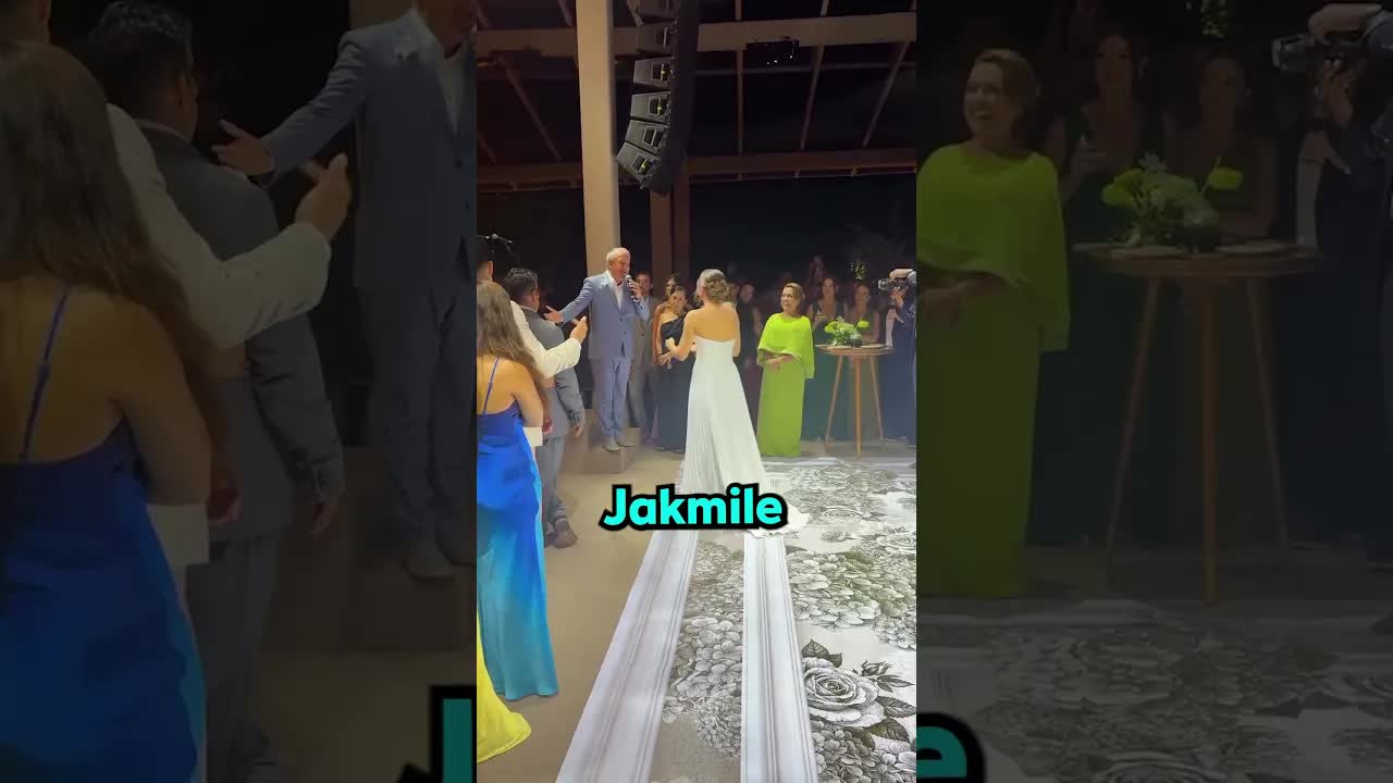 Tatínek zpívá nevěstě píseň z dětství na svatbě