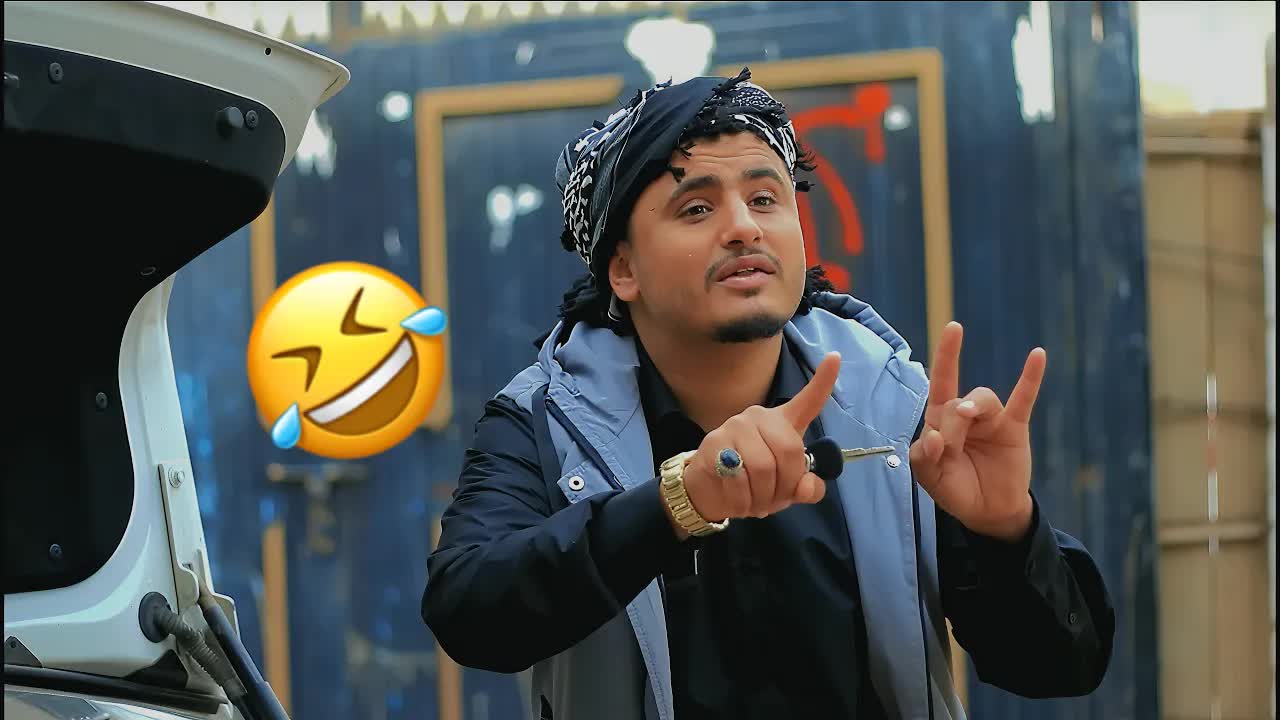 المجنون كسر زجاج سيارته وصاحبها ذكي