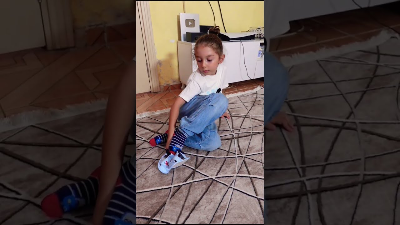 Ali Necatı Patiklerini Çok Sevdi