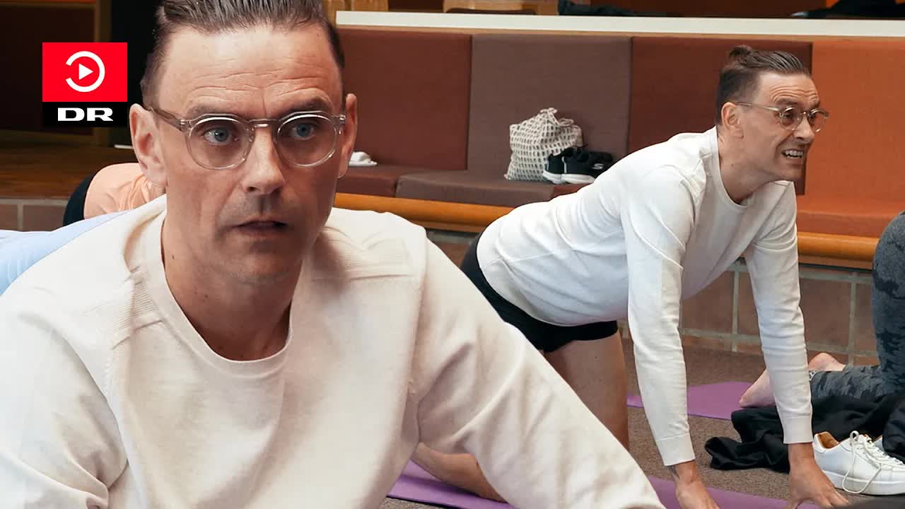 Komisk yoga-time med sprogbrud