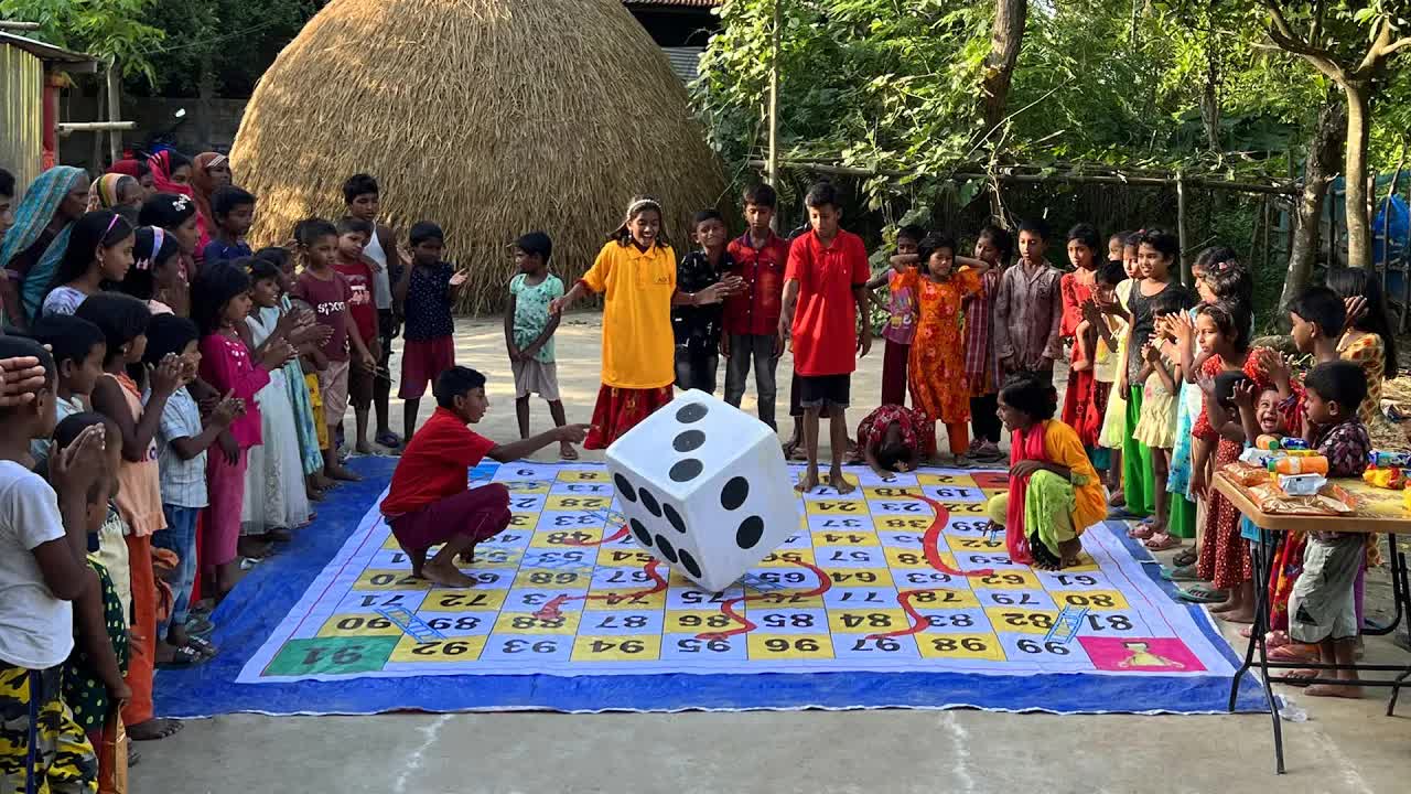 মানুষ দিয়ে সাপ লুডু খেলার প্রতিযোগিতা