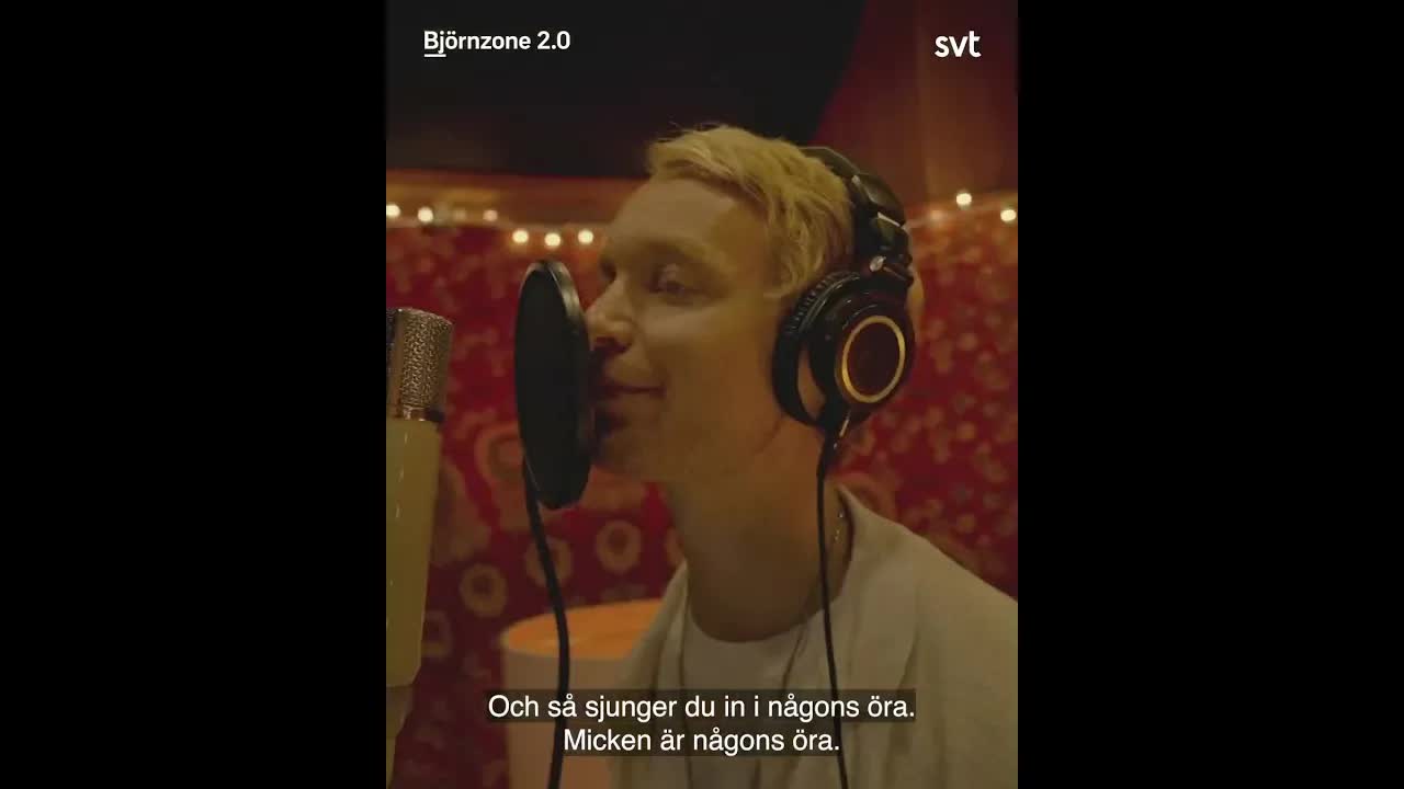 Björn tar en smäll för laget i studion