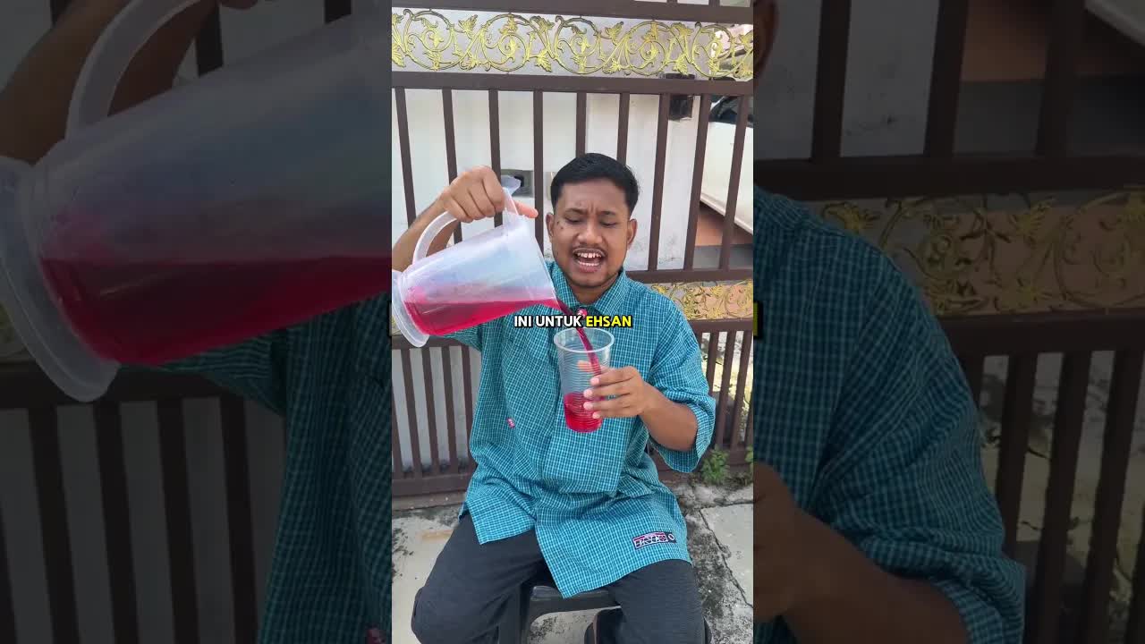 Ayah Minum Air Sirap Pusing Bersama Anak-Anak